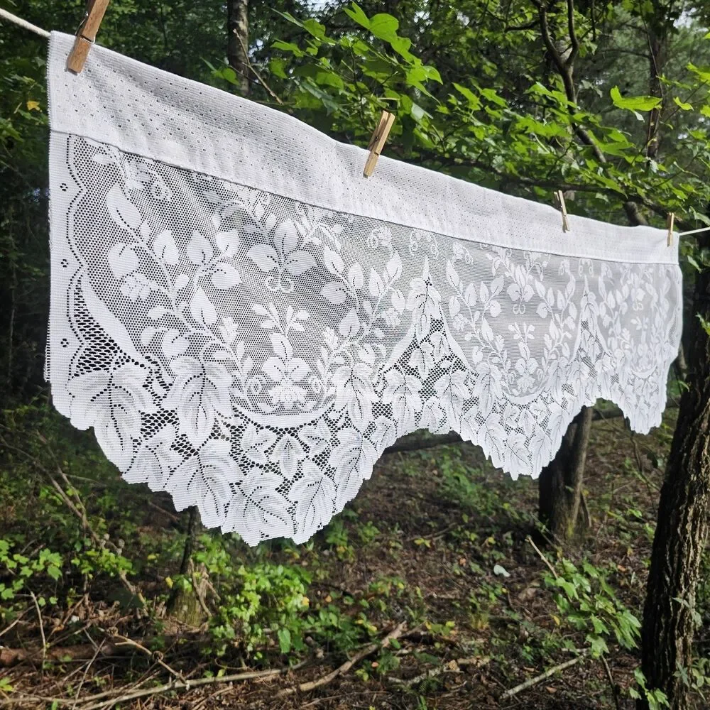 Vintage 1970s-80s White Floral Eyelet Lace Valance Scalloped Cottagecore Curtain
